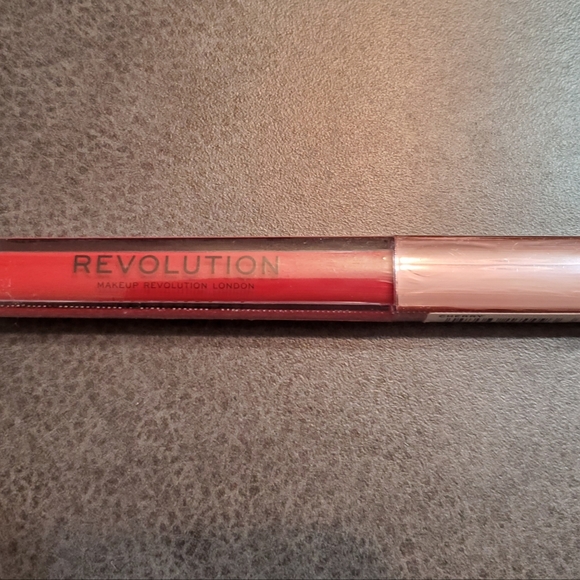 Revolution Lip Vinyl 💋 cherry - Picture 3 of 8